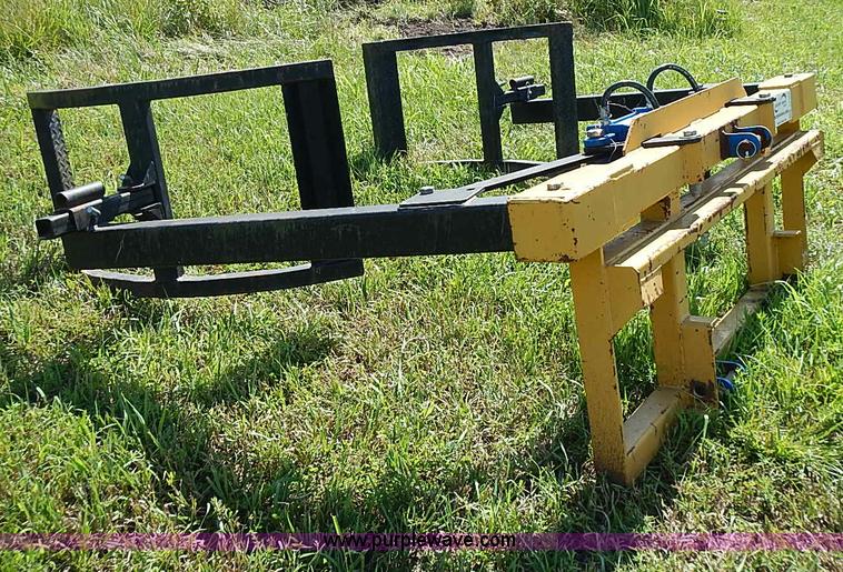 image for item J2065 Superior round bale buggy