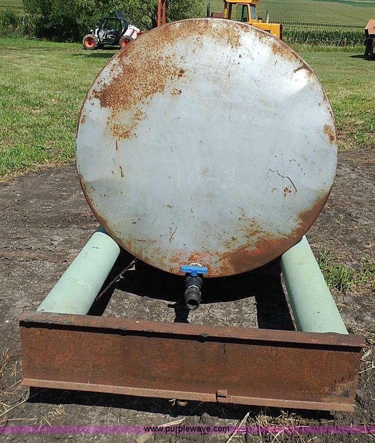 image for item J2095 1,000 gallon water tank