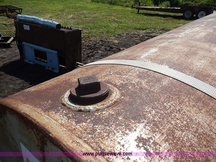 image for item J2095 1,000 gallon water tank