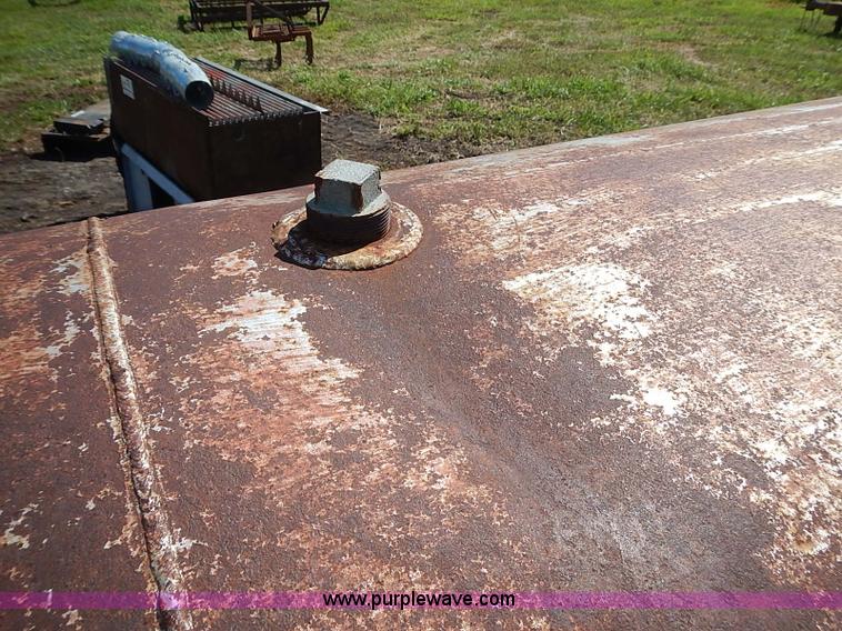image for item J2095 1,000 gallon water tank