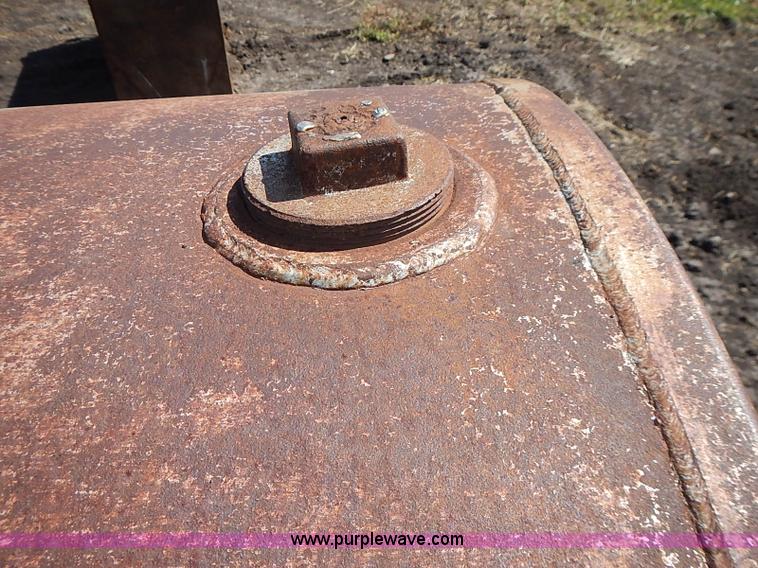 image for item J2095 1,000 gallon water tank