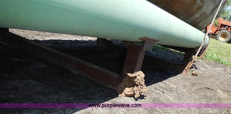 image for item J2095 1,000 gallon water tank