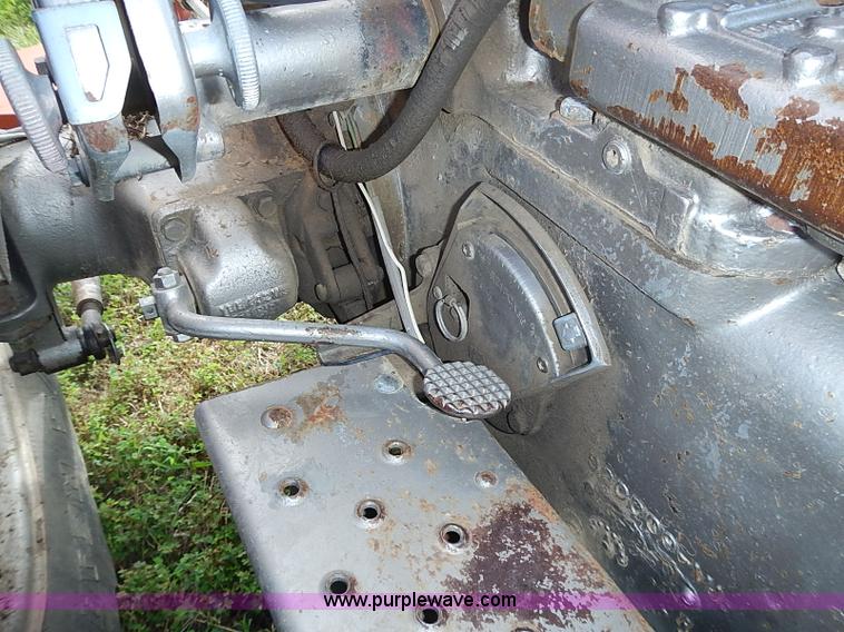 image for item J2105 1968 Massey-Ferguson 165 Multi-power tractor