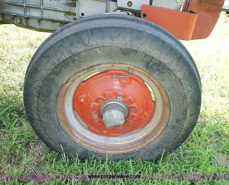 image for item J2105 1968 Massey-Ferguson 165 Multi-power tractor