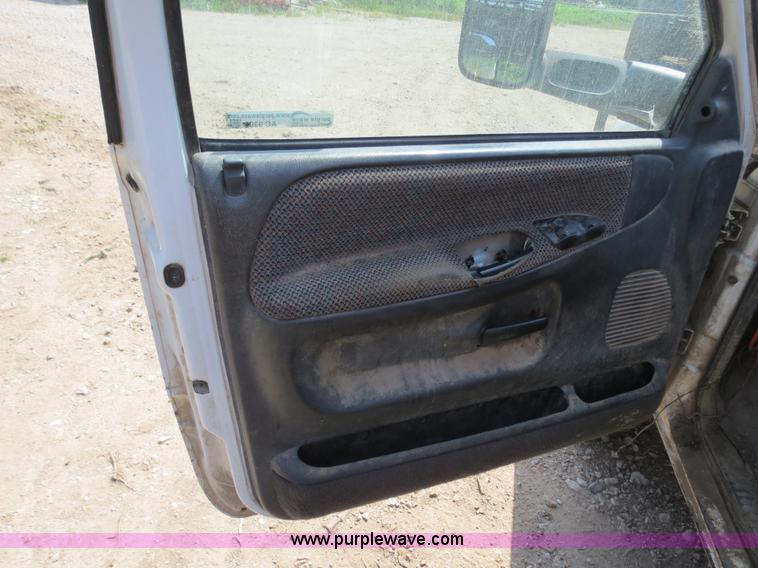 image for item AC9396 2002 Dodge Ram 3500 Laramie SLT flatbed truck