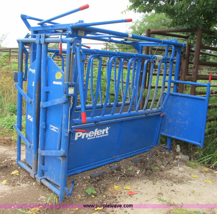 image for item AC9408 Priefert squeeze chute