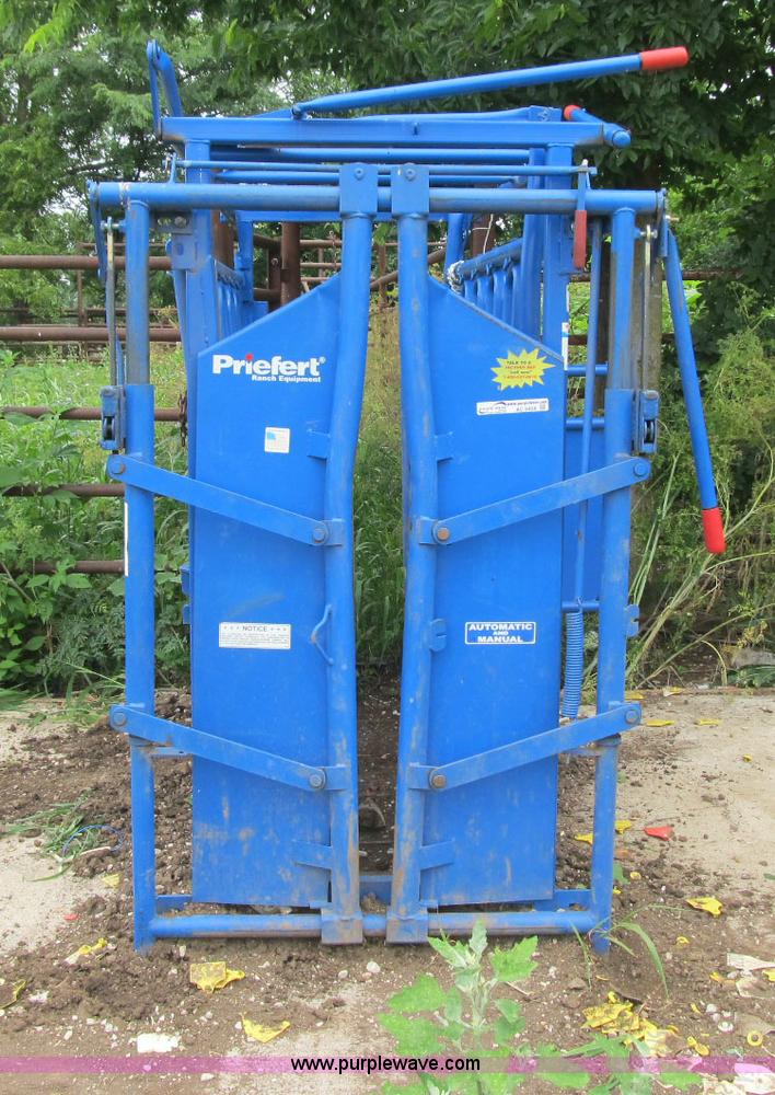 image for item AC9408 Priefert squeeze chute