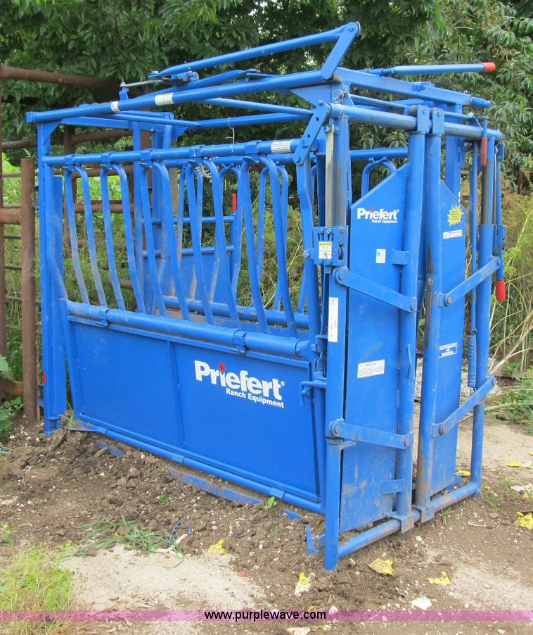 image for item AC9408 Priefert squeeze chute