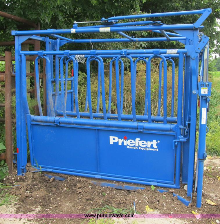 image for item AC9408 Priefert squeeze chute