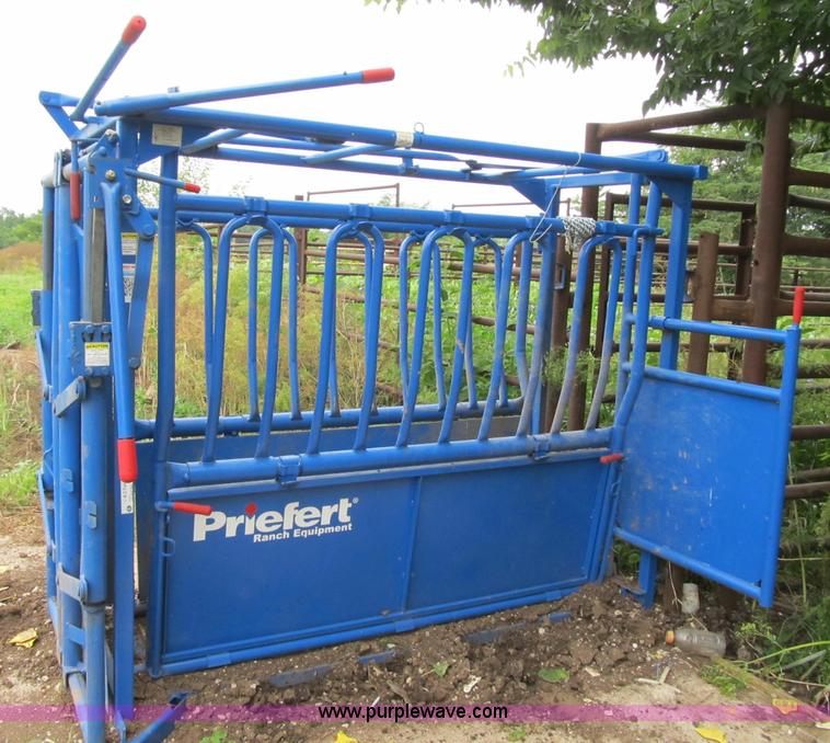 image for item AC9408 Priefert squeeze chute