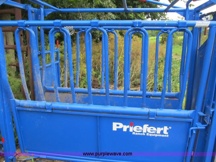 image for item AC9408 Priefert squeeze chute