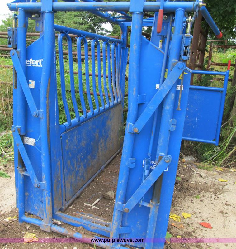 image for item AC9408 Priefert squeeze chute