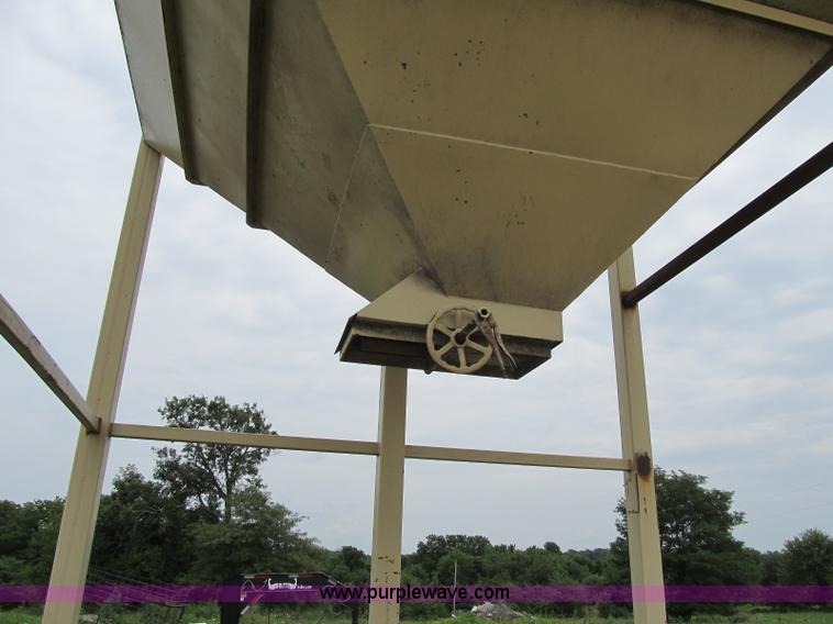 image for item F4932 Grain hopper