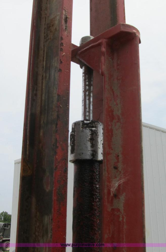 image for item F4947 Shaver HD8 hydraulic skid steer post driver