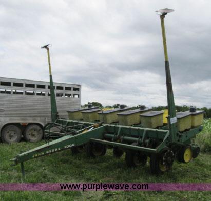 image for item F4958 John Deere 7000 planter