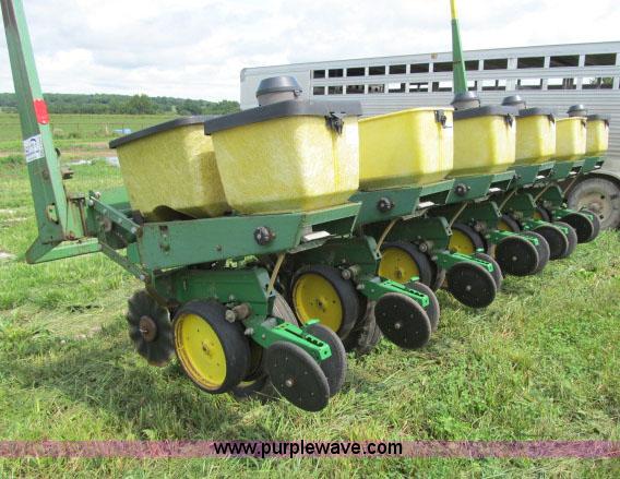 image for item F4958 John Deere 7000 planter