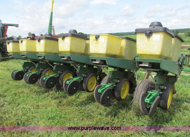 image for item F4958 John Deere 7000 planter