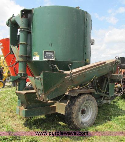 image for item F4959 Arts-Way 5165 grinder mixer