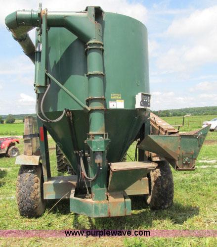 image for item F4959 Arts-Way 5165 grinder mixer