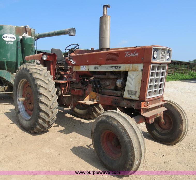image for item F4960 1974 International 1066 tractor