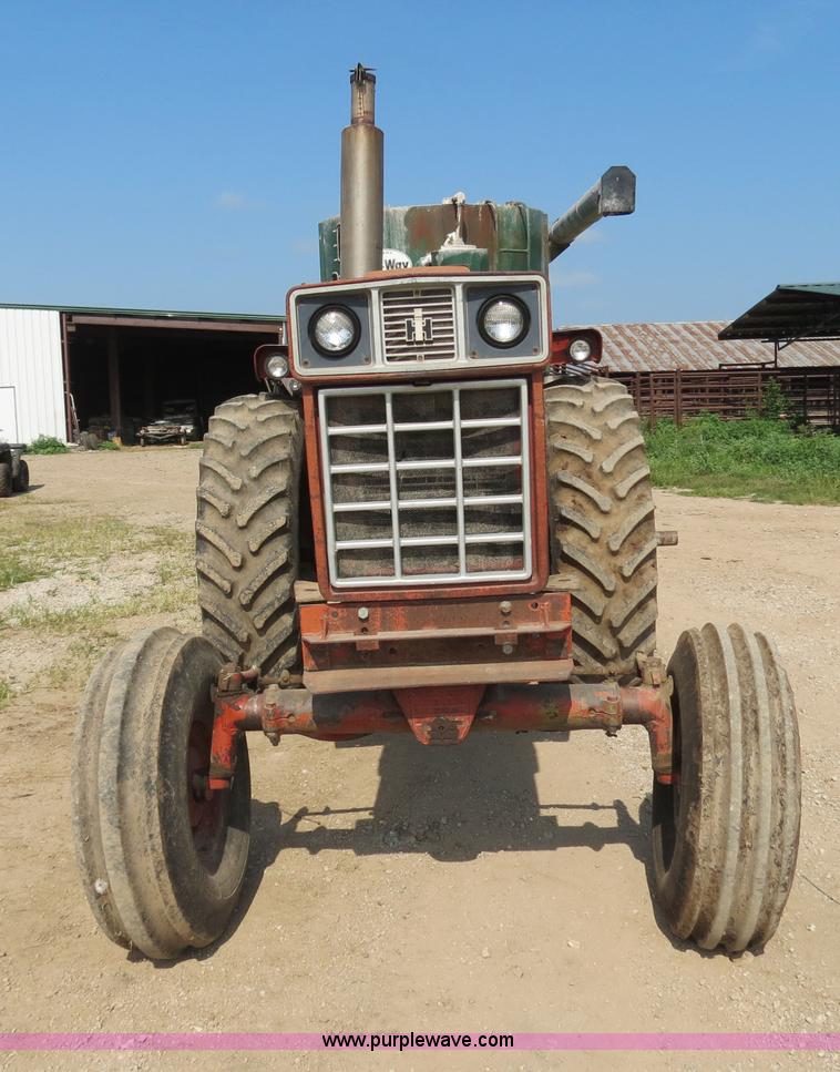 image for item F4960 1974 International 1066 tractor