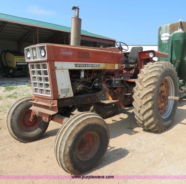 image for item F4960 1974 International 1066 tractor
