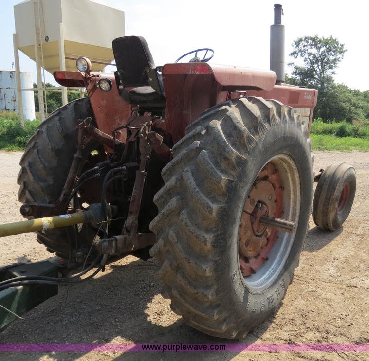 image for item F4960 1974 International 1066 tractor