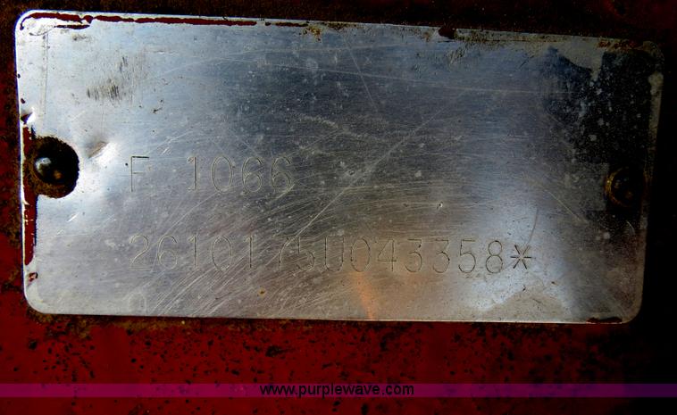 image for item F4960 1974 International 1066 tractor