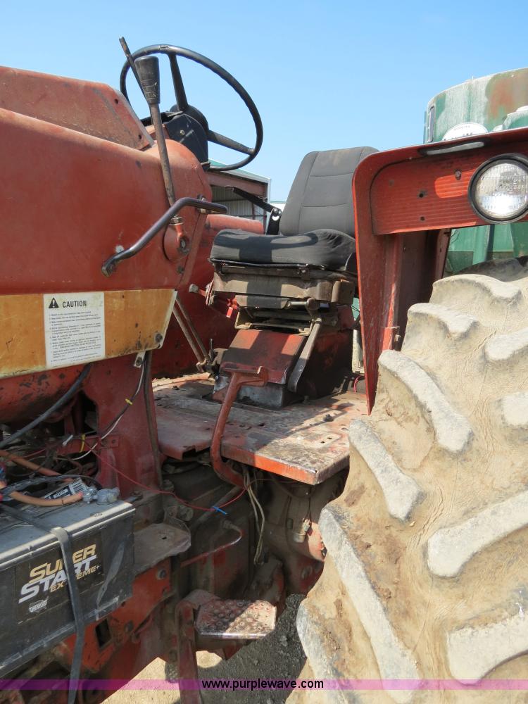 image for item F4960 1974 International 1066 tractor