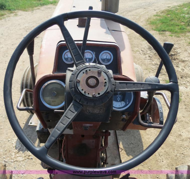 image for item F4960 1974 International 1066 tractor
