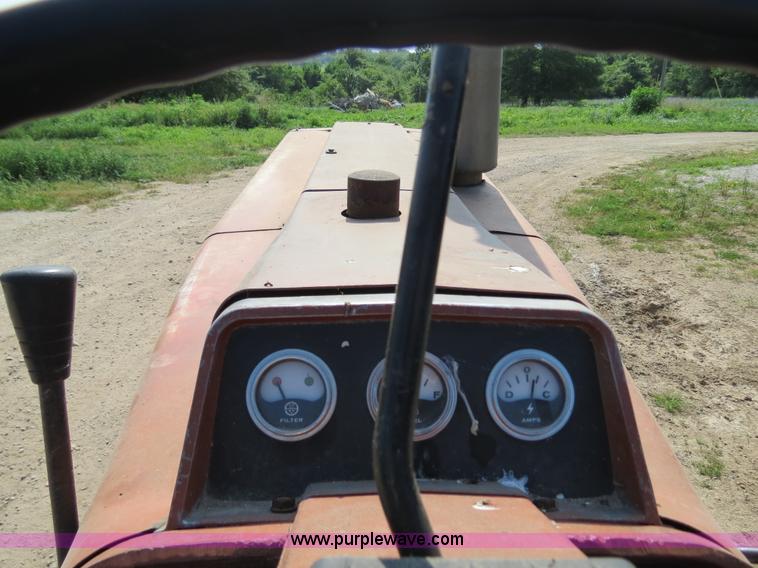 image for item F4960 1974 International 1066 tractor