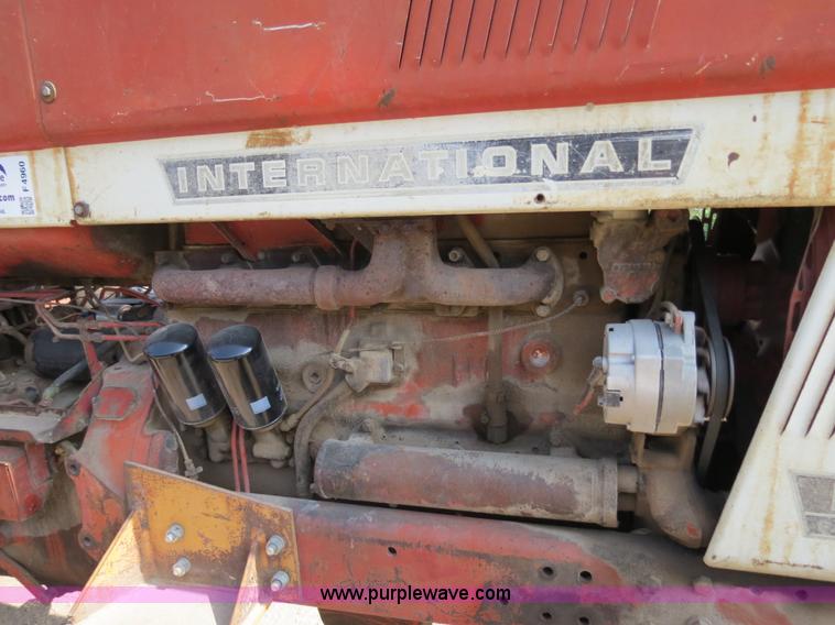 image for item F4960 1974 International 1066 tractor