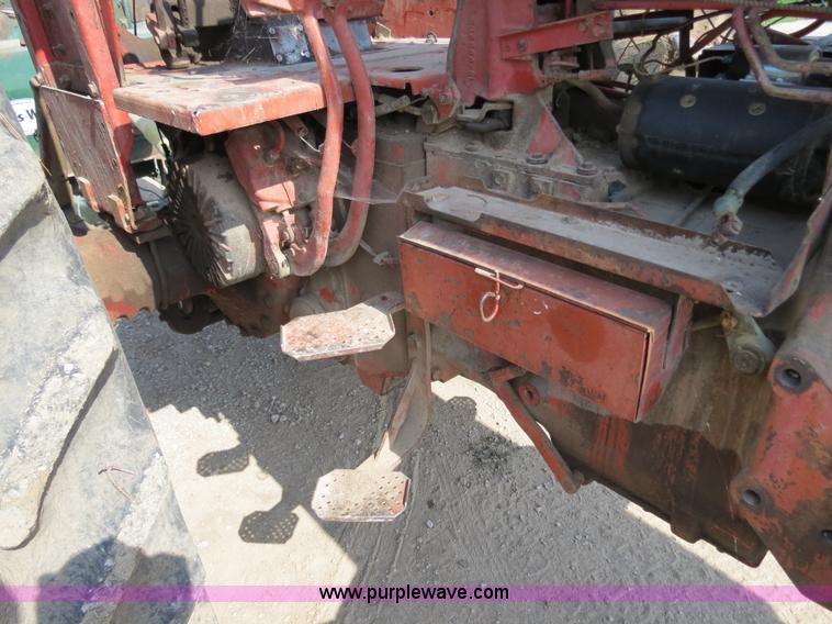 image for item F4960 1974 International 1066 tractor
