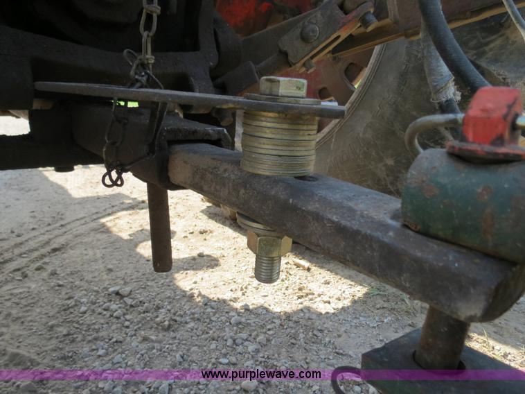 image for item F4960 1974 International 1066 tractor