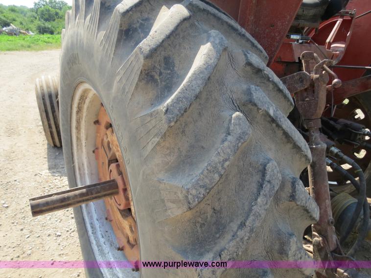 image for item F4960 1974 International 1066 tractor