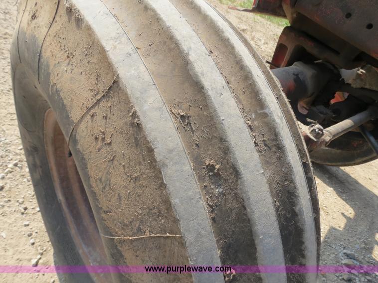 image for item F4960 1974 International 1066 tractor