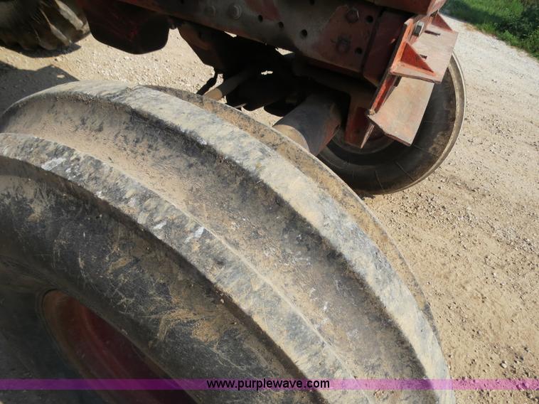 image for item F4960 1974 International 1066 tractor