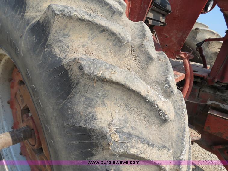 image for item F4960 1974 International 1066 tractor