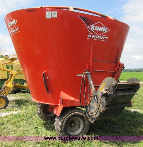 image for item F4961 2012 Kuhn Knight 5143 vertical maxx TMR mixer