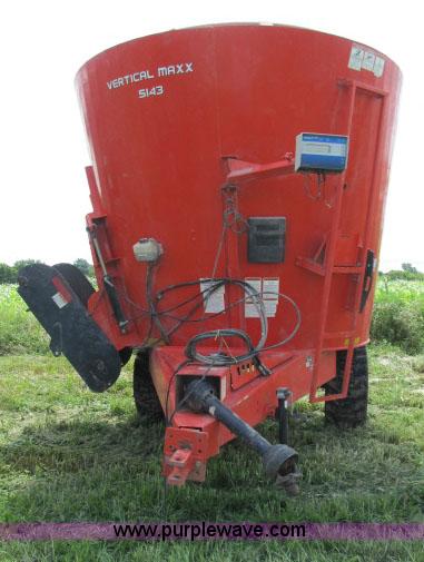 image for item F4961 2012 Kuhn Knight 5143 vertical maxx TMR mixer