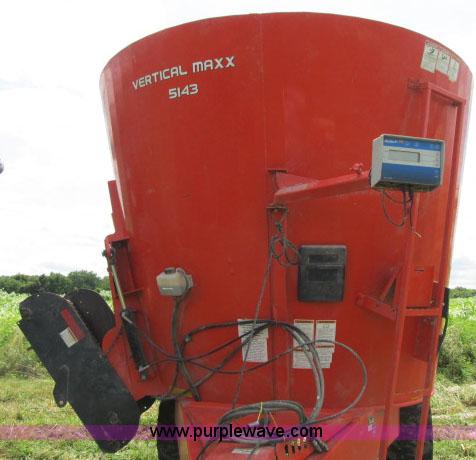 image for item F4961 2012 Kuhn Knight 5143 vertical maxx TMR mixer