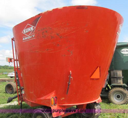 image for item F4961 2012 Kuhn Knight 5143 vertical maxx TMR mixer