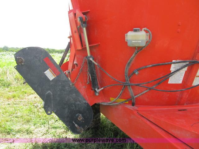 image for item F4961 2012 Kuhn Knight 5143 vertical maxx TMR mixer