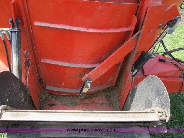 image for item F4961 2012 Kuhn Knight 5143 vertical maxx TMR mixer