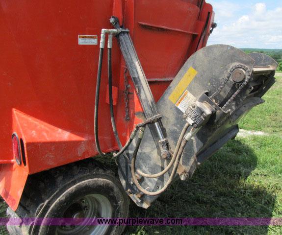image for item F4961 2012 Kuhn Knight 5143 vertical maxx TMR mixer