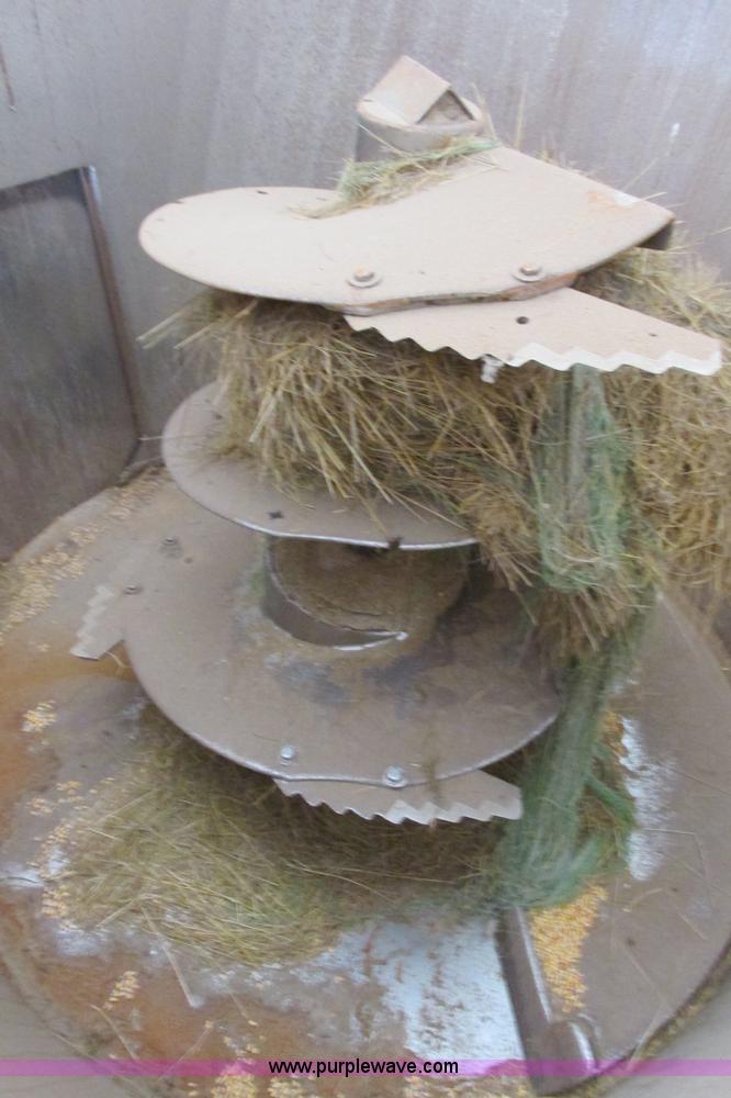 image for item F4961 2012 Kuhn Knight 5143 vertical maxx TMR mixer