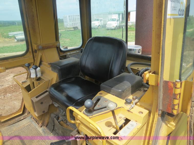 image for item F4967 1991 Caterpillar 953 track loader