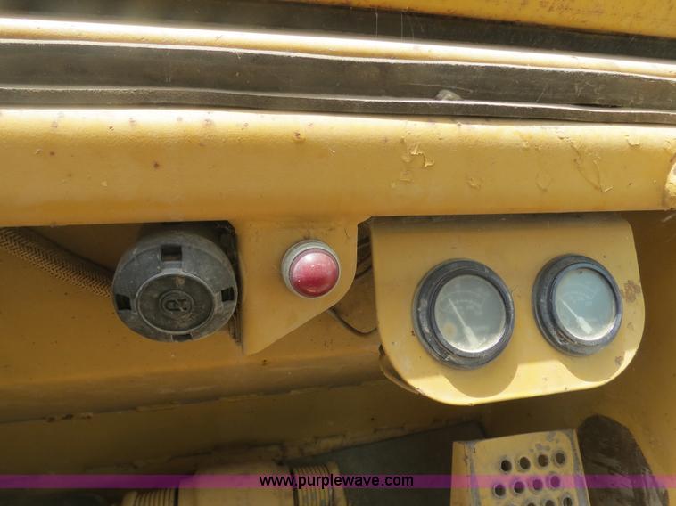 image for item F4967 1991 Caterpillar 953 track loader