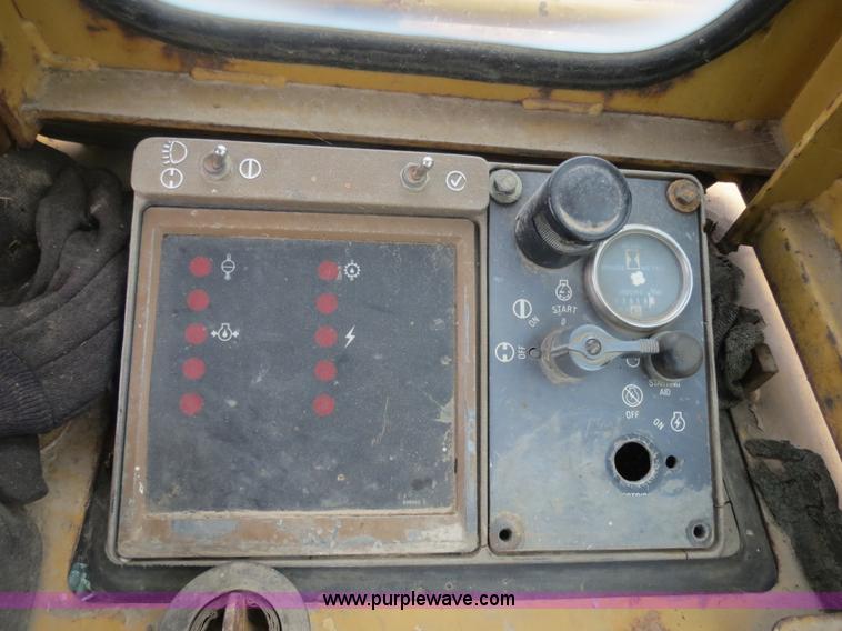 image for item F4967 1991 Caterpillar 953 track loader