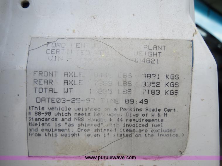 image for item H2914 1998 Ford AT9513 Aeromax 113 semi truck